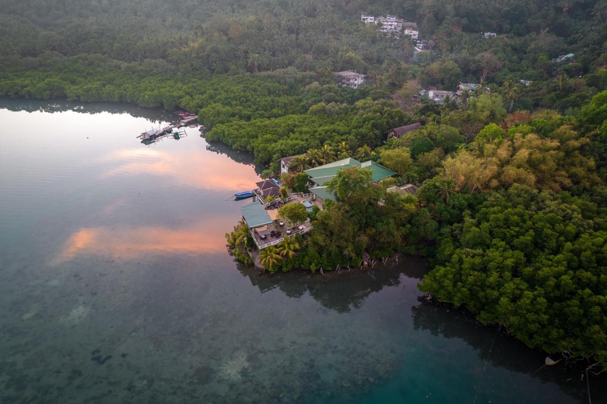 Edgewater Dive & Spa Resort Puerto Galera Zewnętrze zdjęcie